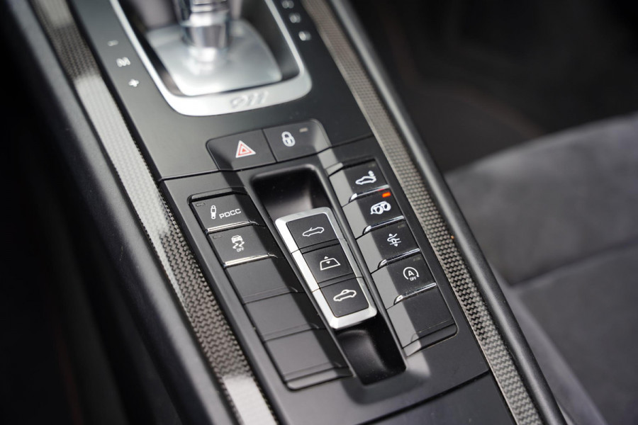 Porsche 911 991 Cabriolet 3.0 Carrera GTS Nato Green Burmester Lifting Porsche 911 991 Cabriolet 3.0 Carrera GTS Nato Green Burmester Lifting