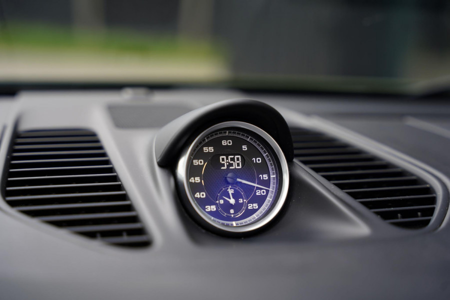 Porsche 911 991 Cabriolet 3.0 Carrera GTS Nato Green Burmester Lifting Porsche 911 991 Cabriolet 3.0 Carrera GTS Nato Green Burmester Lifting