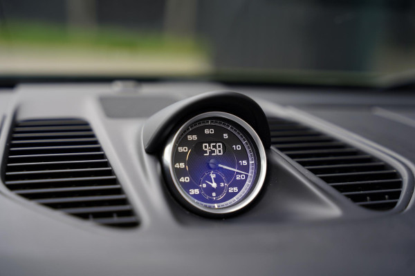 Porsche 911 991 Cabriolet 3.0 Carrera GTS Nato Green Burmester Lifting Porsche 911 991 Cabriolet 3.0 Carrera GTS Nato Green Burmester Lifting