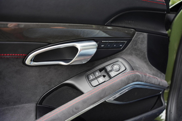 Porsche 911 991 Cabriolet 3.0 Carrera GTS Nato Green Burmester Lifting Porsche 911 991 Cabriolet 3.0 Carrera GTS Nato Green Burmester Lifting