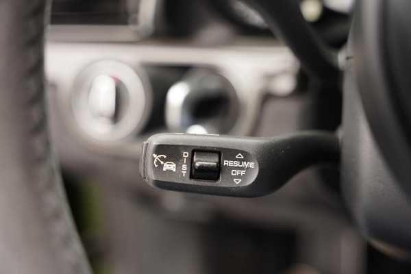 Porsche 911 991 Cabriolet 3.0 Carrera GTS Nato Green Burmester Lifting Porsche 911 991 Cabriolet 3.0 Carrera GTS Nato Green Burmester Lifting