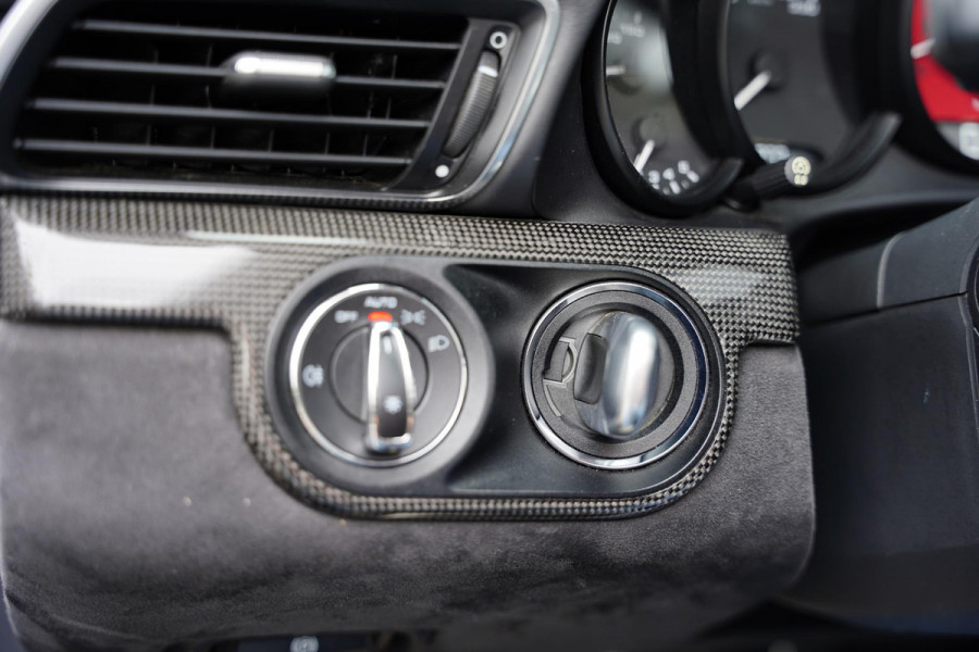 Porsche 911 991 Cabriolet 3.0 Carrera GTS Nato Green Burmester Lifting Porsche 911 991 Cabriolet 3.0 Carrera GTS Nato Green Burmester Lifting