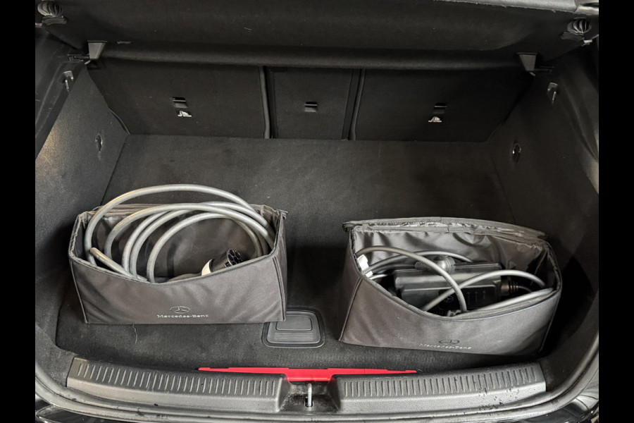 Mercedes-Benz A-Klasse 250e PHEV AMG Line Auto. Navigatie Apple Carplay/Android Auto Camera Parkeersensoren Adaptive Cruise Control Stoelverwarming Virtual Cockpit Climate Control Lichtmetalen velgen