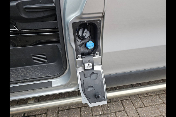 Renault Trafic 2.0 dCi L2H1 DC Comfort Camera Navi Cruise Automaat Sidebars Euro6 150Pk NAP 1e Eigenaar!