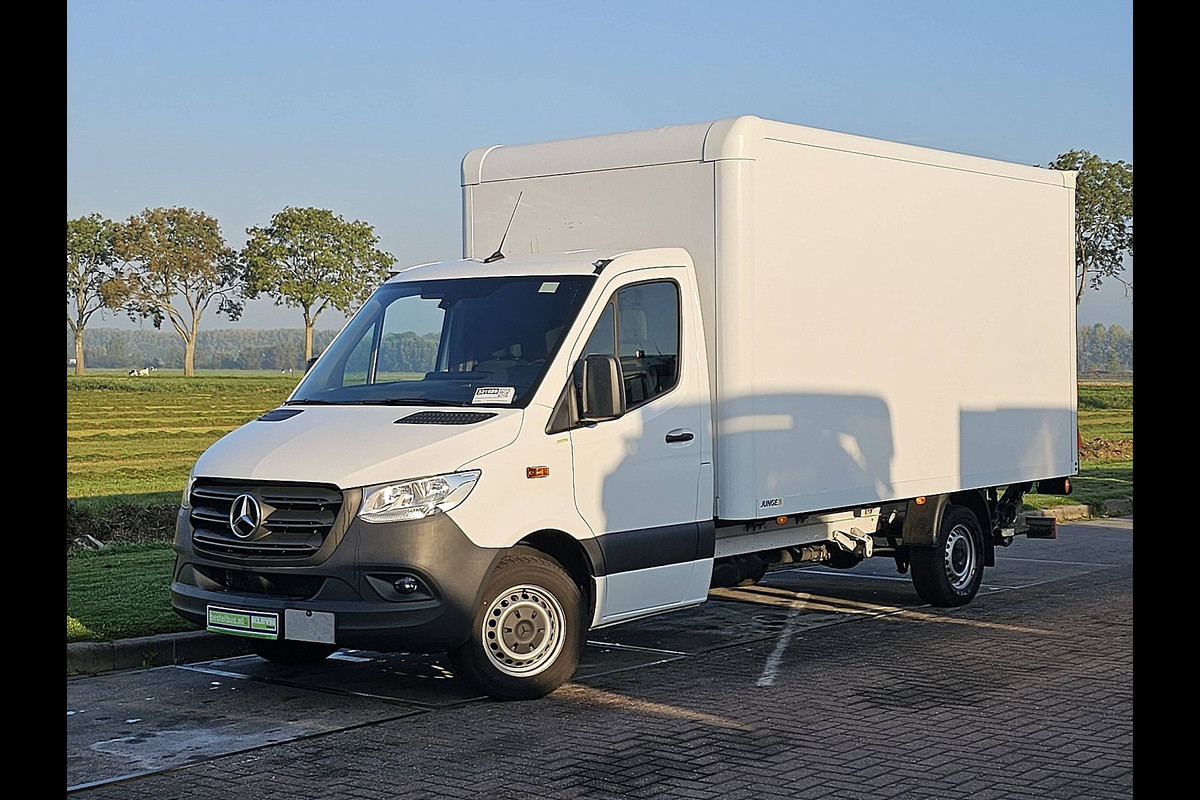 Mercedes-Benz Sprinter 317 1.9 CDI L3 Bakwagen Laadklep Airco Camera Navi Mbux Euro6 170 PK! Mercedes-Benz Sprinter 317 1.9 CDI L3 Bakwagen Laadklep Airco Camera Navi Mbux Euro6 170 PK!