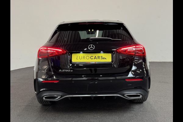 Mercedes-Benz A-Klasse 250e PHEV AMG Line Auto. Navigatie Apple Carplay/Android Auto Camera Parkeersensoren Adaptive Cruise Control Stoelverwarming Virtual Cockpit Climate Control Lichtmetalen velgen