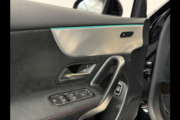 Mercedes-Benz A-Klasse 250e PHEV AMG Line Auto. Navigatie Apple Carplay/Android Auto Camera Parkeersensoren Adaptive Cruise Control Stoelverwarming Virtual Cockpit Climate Control Lichtmetalen velgen