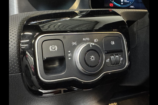 Mercedes-Benz A-Klasse 250e PHEV AMG Line Auto. Navigatie Apple Carplay/Android Auto Camera Parkeersensoren Adaptive Cruise Control Stoelverwarming Virtual Cockpit Climate Control Lichtmetalen velgen