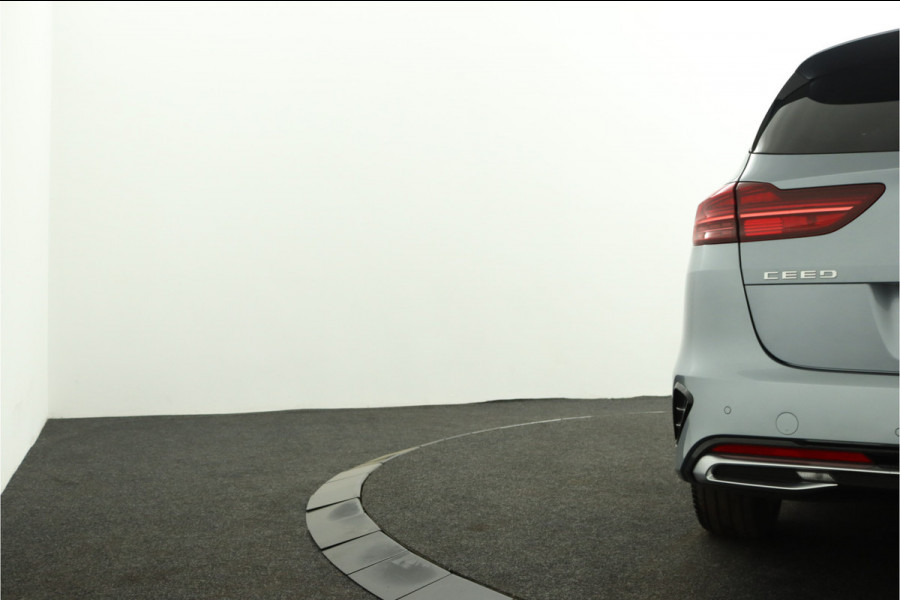 Kia Ceed Sportswagon 1.5 T-GDi GT-Line Apple Carplay/Android Auto - Cruise Control - Dodehoekdetectie - Panoramadak - Navigatie - Stuur/Stoelverwarming Fabrieksgarantie tot 07-2031