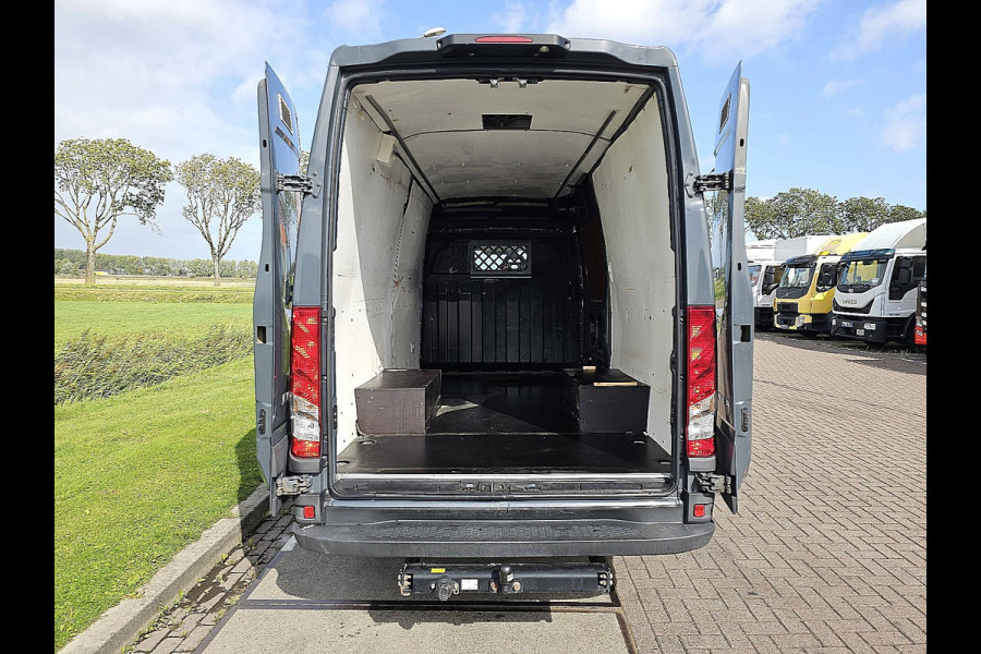 Iveco Daily 35C15V 3.0L L2H2, dubbellucht, airco,camera, trekhaak