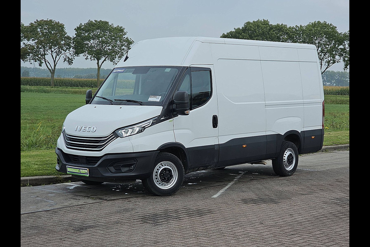 Iveco Daily 35S14 2.3 L2H2 Navi Camera Trekhaak 3500kg Cruise Euro6 Iveco Daily 35S14 2.3 L2H2 Navi Camera Trekhaak 3500kg Cruise Euro6