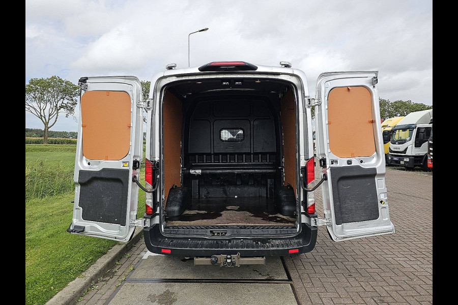 Ford Transit 350 2.0 TDCI L2H2 DC Trend Leer Cruise Trekhaak Carplay Ford Transit 350 2.0 TDCI L2H2 DC Trend Leer Cruise Trekhaak Carplay