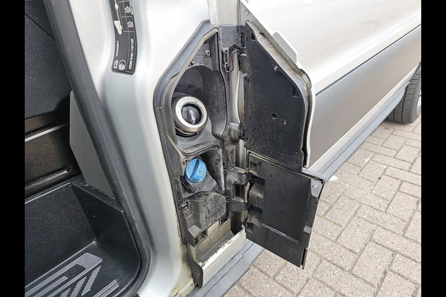 Ford Transit 350 2.0 TDCI L2H2 DC Trend Leer Cruise Trekhaak Carplay Ford Transit 350 2.0 TDCI L2H2 DC Trend Leer Cruise Trekhaak Carplay