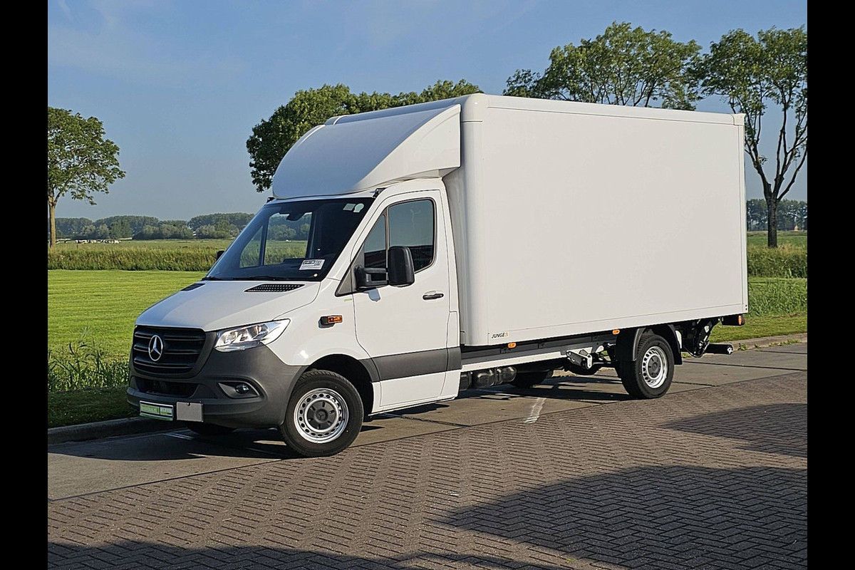 Mercedes-Benz Sprinter 317 L3 RWD Bakwagen Laadklep Airco Mbux 170Pk Euro6! Mercedes-Benz Sprinter 317 L3 RWD Bakwagen Laadklep Airco Mbux 170Pk Euro6!