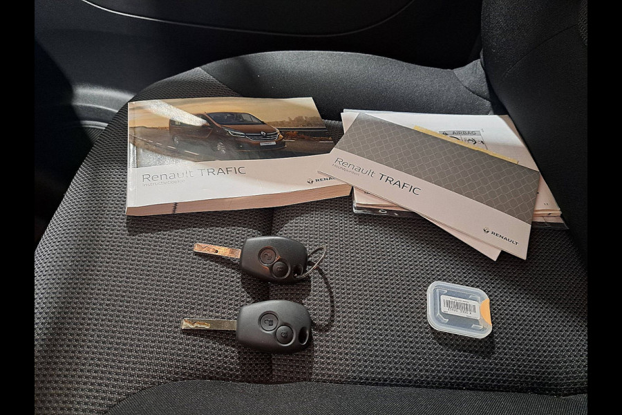 Renault Trafic 2.0 dCi 145 T29 L2H1 DC Comfort Airco Automaat Navi Sidebars Euro6 145Pk NAP 1e Eigenaar! Renault Trafic 2.0 dCi 145 T29 L2H1 DC Comfort Airco Automaat Navi Sidebars Euro6 145Pk NAP 1e Eigenaar!