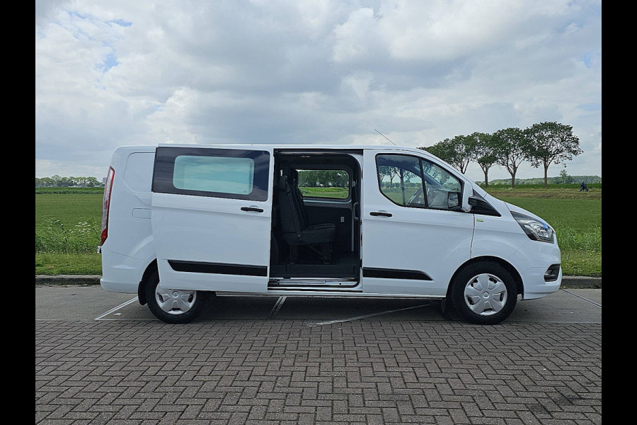 Ford Transit Custom 2.0 L2H1 Navi Airco Dubbele Cabine Automaat Distronic WP-Inrichting PDC 131 PK Euro6 Ford Transit Custom 2.0 L2H1 Navi Airco Dubbele Cabine Automaat Distronic WP-Inrichting PDC 131 PK Euro6