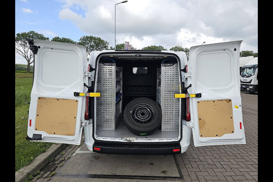 Ford Transit Custom 2.0 L2H1 Navi Airco Dubbele Cabine Automaat Distronic WP-Inrichting PDC 131 PK Euro6 Ford Transit Custom 2.0 L2H1 Navi Airco Dubbele Cabine Automaat Distronic WP-Inrichting PDC 131 PK Euro6