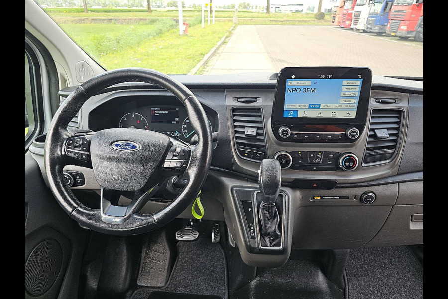 Ford Transit Custom 2.0 L2H1 Navi Airco Dubbele Cabine Automaat Distronic WP-Inrichting PDC 131 PK Euro6 Ford Transit Custom 2.0 L2H1 Navi Airco Dubbele Cabine Automaat Distronic WP-Inrichting PDC 131 PK Euro6