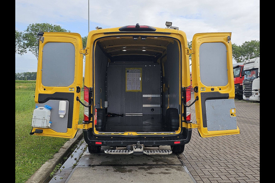 Ford Transit 350 2.0 TDCI L3H2 Trekhaak NAP Airco Euro6 130Pk 1e Eigenaar Oh-Historie! Ford Transit 350 2.0 TDCI L3H2 Trekhaak NAP Airco Euro6 130Pk 1e Eigenaar Oh-Historie!