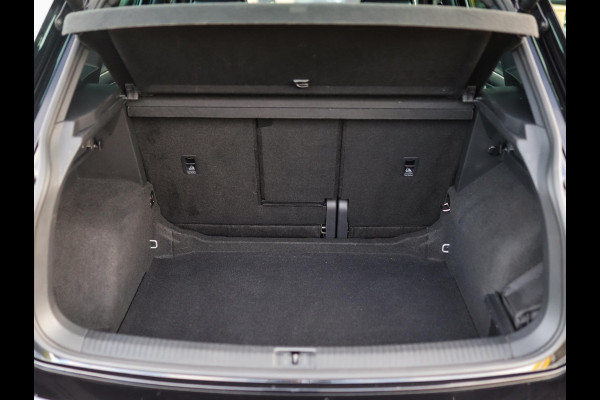Volkswagen Tiguan 1.5 TSI R-Line Business+ | Pano | Keyless | IQ Light | Trekhaak | Stuur/Stoelverw. Volkswagen Tiguan 1.5 TSI R-Line Business+ | Pano | Keyless | IQ Light | Trekhaak | Stuur/Stoelverw.