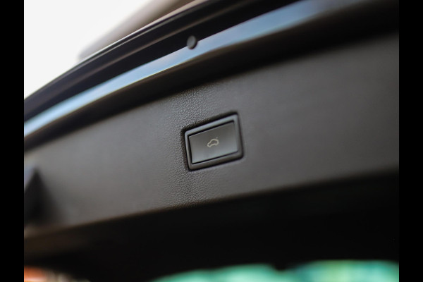 Volkswagen Tiguan 1.5 TSI R-Line Business+ | Pano | Keyless | IQ Light | Trekhaak | Stuur/Stoelverw. Volkswagen Tiguan 1.5 TSI R-Line Business+ | Pano | Keyless | IQ Light | Trekhaak | Stuur/Stoelverw.