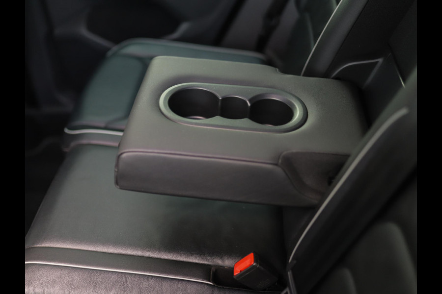 Volkswagen Tiguan 1.5 TSI R-Line Business+ | Pano | Keyless | IQ Light | Trekhaak | Stuur/Stoelverw. Volkswagen Tiguan 1.5 TSI R-Line Business+ | Pano | Keyless | IQ Light | Trekhaak | Stuur/Stoelverw.