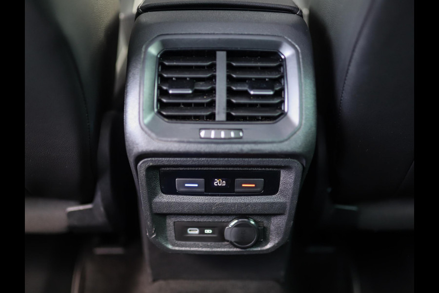 Volkswagen Tiguan 1.5 TSI R-Line Business+ | Pano | Keyless | IQ Light | Trekhaak | Stuur/Stoelverw. Volkswagen Tiguan 1.5 TSI R-Line Business+ | Pano | Keyless | IQ Light | Trekhaak | Stuur/Stoelverw.