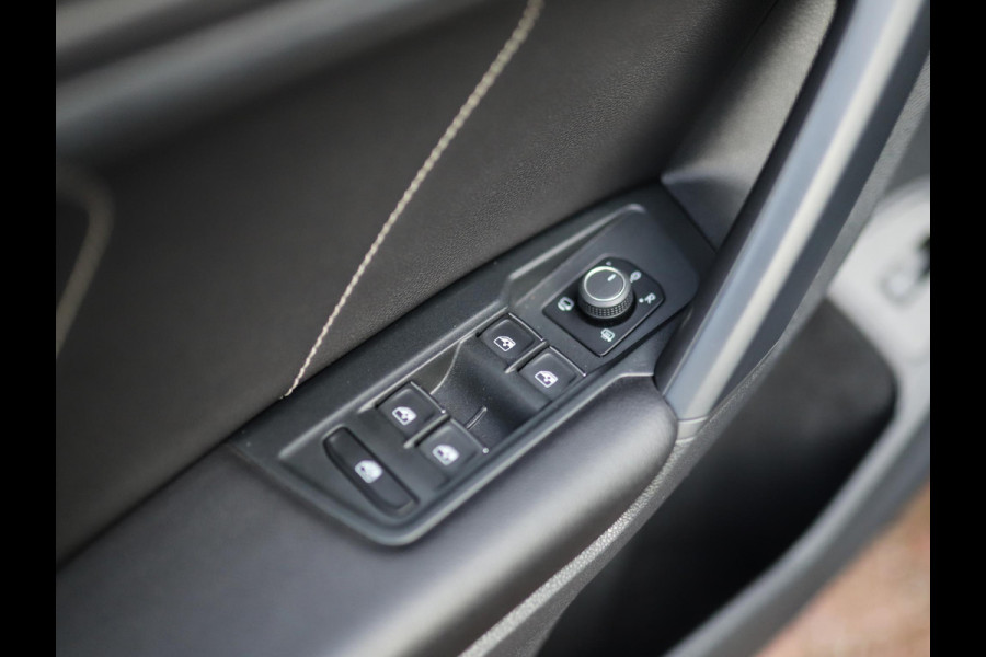 Volkswagen Tiguan 1.5 TSI R-Line Business+ | Pano | Keyless | IQ Light | Trekhaak | Stuur/Stoelverw. Volkswagen Tiguan 1.5 TSI R-Line Business+ | Pano | Keyless | IQ Light | Trekhaak | Stuur/Stoelverw.