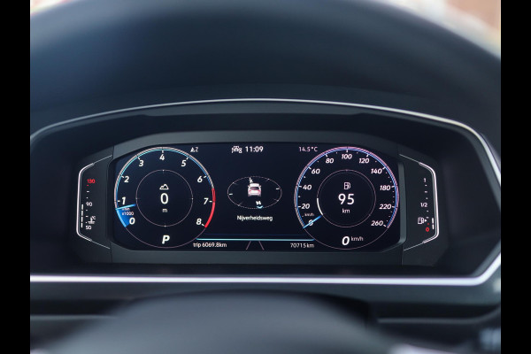 Volkswagen Tiguan 1.5 TSI R-Line Business+ | Pano | Keyless | IQ Light | Trekhaak | Stuur/Stoelverw. Volkswagen Tiguan 1.5 TSI R-Line Business+ | Pano | Keyless | IQ Light | Trekhaak | Stuur/Stoelverw.