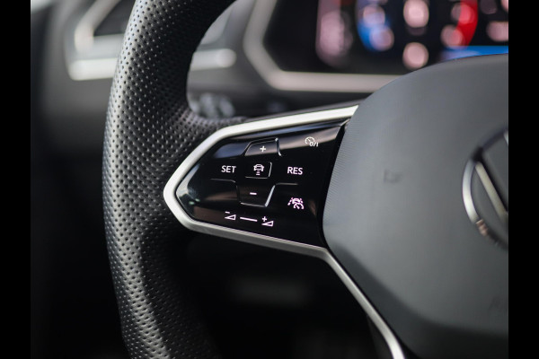 Volkswagen Tiguan 1.5 TSI R-Line Business+ | Pano | Keyless | IQ Light | Trekhaak | Stuur/Stoelverw. Volkswagen Tiguan 1.5 TSI R-Line Business+ | Pano | Keyless | IQ Light | Trekhaak | Stuur/Stoelverw.