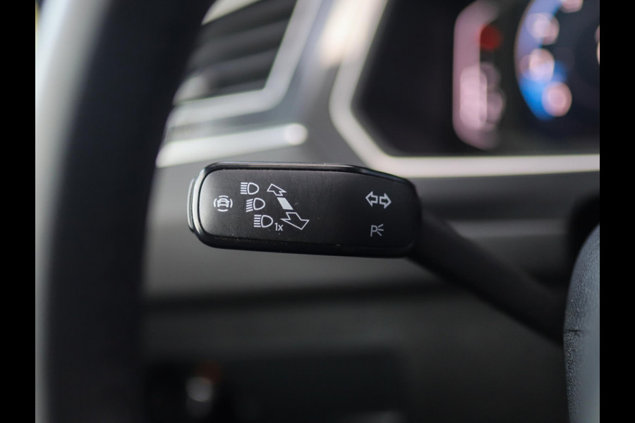 Volkswagen Tiguan 1.5 TSI R-Line Business+ | Pano | Keyless | IQ Light | Trekhaak | Stuur/Stoelverw. Volkswagen Tiguan 1.5 TSI R-Line Business+ | Pano | Keyless | IQ Light | Trekhaak | Stuur/Stoelverw.