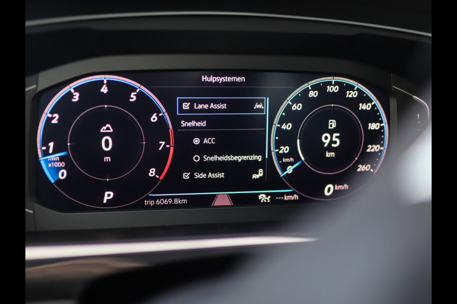 Volkswagen Tiguan 1.5 TSI R-Line Business+ | Pano | Keyless | IQ Light | Trekhaak | Stuur/Stoelverw. Volkswagen Tiguan 1.5 TSI R-Line Business+ | Pano | Keyless | IQ Light | Trekhaak | Stuur/Stoelverw.