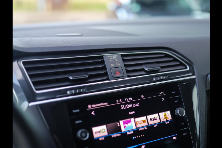 Volkswagen Tiguan 1.5 TSI R-Line Business+ | Pano | Keyless | IQ Light | Trekhaak | Stuur/Stoelverw. Volkswagen Tiguan 1.5 TSI R-Line Business+ | Pano | Keyless | IQ Light | Trekhaak | Stuur/Stoelverw.