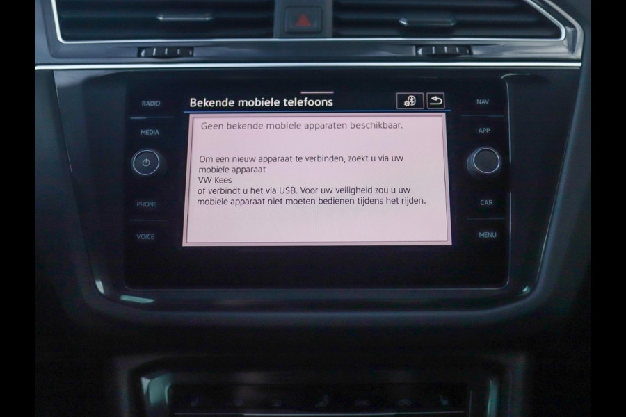 Volkswagen Tiguan 1.5 TSI R-Line Business+ | Pano | Keyless | IQ Light | Trekhaak | Stuur/Stoelverw. Volkswagen Tiguan 1.5 TSI R-Line Business+ | Pano | Keyless | IQ Light | Trekhaak | Stuur/Stoelverw.