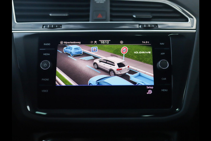 Volkswagen Tiguan 1.5 TSI R-Line Business+ | Pano | Keyless | IQ Light | Trekhaak | Stuur/Stoelverw. Volkswagen Tiguan 1.5 TSI R-Line Business+ | Pano | Keyless | IQ Light | Trekhaak | Stuur/Stoelverw.