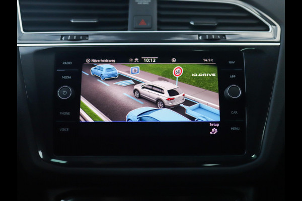 Volkswagen Tiguan 1.5 TSI R-Line Business+ | Pano | Keyless | IQ Light | Trekhaak | Stuur/Stoelverw. Volkswagen Tiguan 1.5 TSI R-Line Business+ | Pano | Keyless | IQ Light | Trekhaak | Stuur/Stoelverw.