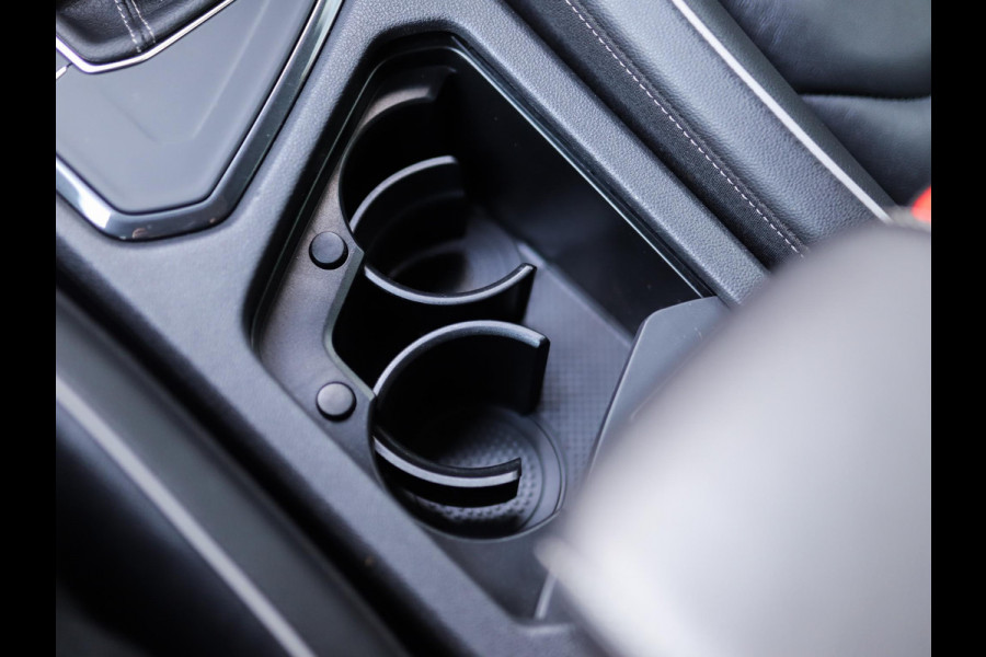 Volkswagen Tiguan 1.5 TSI R-Line Business+ | Pano | Keyless | IQ Light | Trekhaak | Stuur/Stoelverw. Volkswagen Tiguan 1.5 TSI R-Line Business+ | Pano | Keyless | IQ Light | Trekhaak | Stuur/Stoelverw.