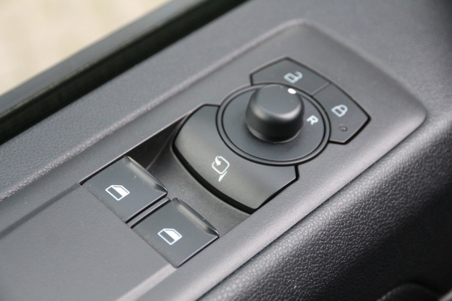 Ford Transit Custom 320 2.0 TDCI 136 | KAR-edition | LED | Camera | Navi | Clima.. Ford Transit Custom 320 2.0 TDCI 136 | KAR-edition | LED | Camera | Navi | Clima..