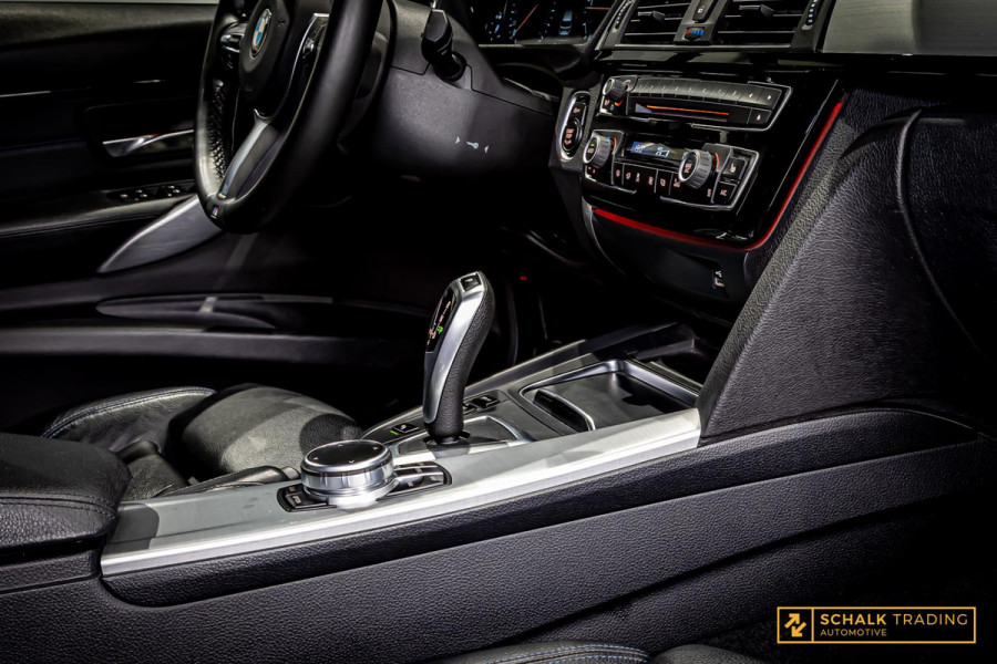 BMW 3 Serie Touring 320i M Sport Edition|Trekhaak|NAP|Leder BMW 3 Serie Touring 320i M Sport Edition|Trekhaak|NAP|Leder