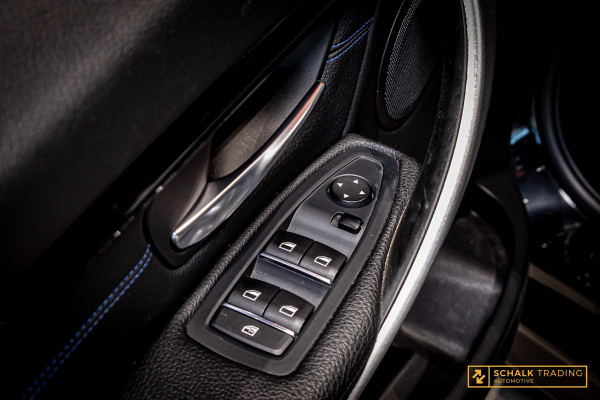 BMW 3 Serie Touring 320i M Sport Edition|Trekhaak|NAP|Leder BMW 3 Serie Touring 320i M Sport Edition|Trekhaak|NAP|Leder