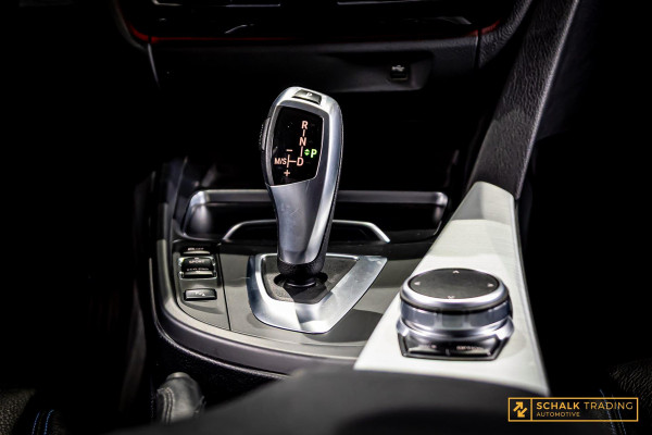 BMW 3 Serie Touring 320i M Sport Edition|Trekhaak|NAP|Leder BMW 3 Serie Touring 320i M Sport Edition|Trekhaak|NAP|Leder