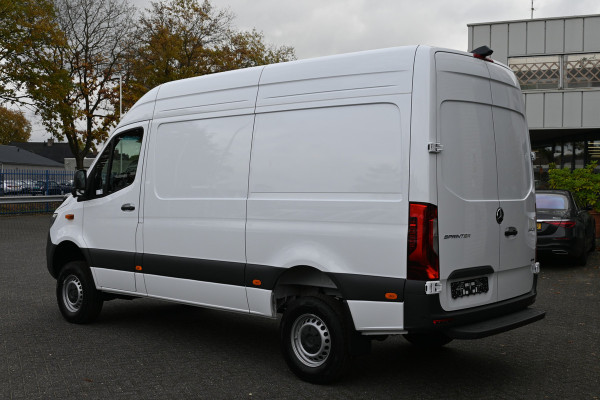 Mercedes-Benz Sprinter 319 CDI 4x4 L2H2 Pro Draaistoelen, LED, 360 Graden Camera, Navigatie Mercedes-Benz Sprinter 319 CDI 4x4 L2H2 Pro Draaistoelen, LED, 360 Graden Camera, Navigatie