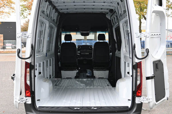 Mercedes-Benz Sprinter 319 CDI 4x4 L2H2 Pro Draaistoelen, LED, 360 Graden Camera, Navigatie Mercedes-Benz Sprinter 319 CDI 4x4 L2H2 Pro Draaistoelen, LED, 360 Graden Camera, Navigatie