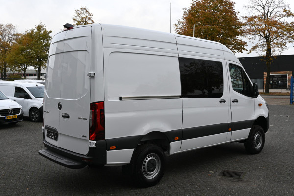 Mercedes-Benz Sprinter 319 CDI 4x4 L2H2 Pro Draaistoelen, LED, 360 Graden Camera, Navigatie Mercedes-Benz Sprinter 319 CDI 4x4 L2H2 Pro Draaistoelen, LED, 360 Graden Camera, Navigatie