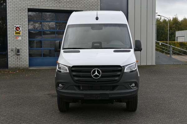 Mercedes-Benz Sprinter 319 CDI 4x4 L2H2 Pro Draaistoelen, LED, 360 Graden Camera, Navigatie Mercedes-Benz Sprinter 319 CDI 4x4 L2H2 Pro Draaistoelen, LED, 360 Graden Camera, Navigatie