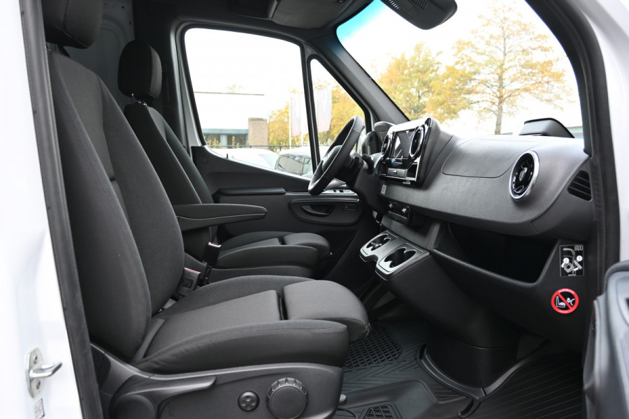 Mercedes-Benz Sprinter 319 CDI 4x4 L2H2 Pro Draaistoelen, LED, 360 Graden Camera, Navigatie Mercedes-Benz Sprinter 319 CDI 4x4 L2H2 Pro Draaistoelen, LED, 360 Graden Camera, Navigatie
