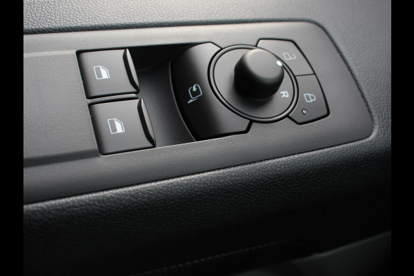 Ford Transit Custom 300 2.0 TDCI L2H1 Automaat Trend Nieuw Model | Navigatie | Camera | Parkeersensoren | Trekhaak | Airco | Betimmering | Cruise Control