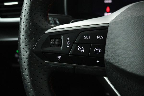 Seat Leon 1.0 eTSI FR Business Intense (PANORAMADAK, TREKHAAK, SFEERVERLICHTING, CAMERA, CARPLAY. CRUISE CONTROL ADAPTIEF)