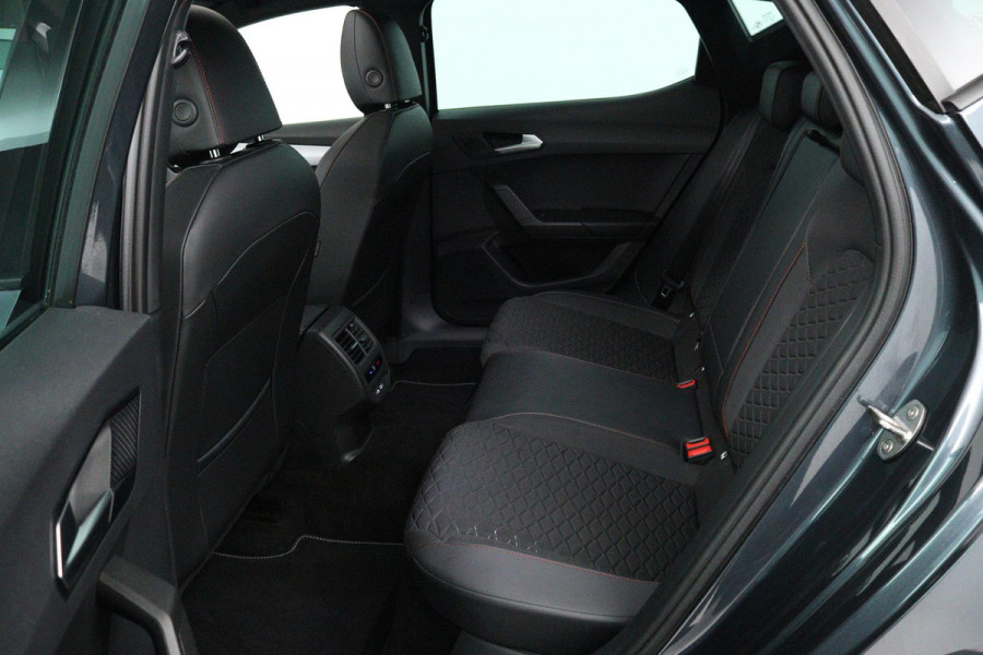 Seat Leon 1.0 eTSI FR Business Intense (PANORAMADAK, TREKHAAK, SFEERVERLICHTING, CAMERA, CARPLAY. CRUISE CONTROL ADAPTIEF)