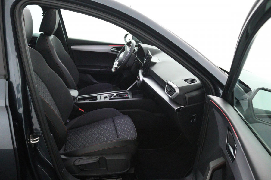 Seat Leon 1.0 eTSI FR Business Intense (PANORAMADAK, TREKHAAK, SFEERVERLICHTING, CAMERA, CARPLAY. CRUISE CONTROL ADAPTIEF)